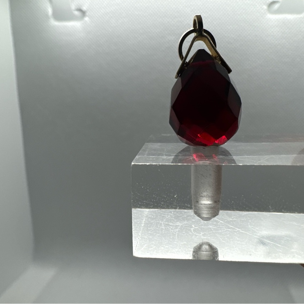 18K Yellow Gold Pendant/charm with Faceted Red Glass Teardrop, Birthstone, 750 - Picture 16 of 16
